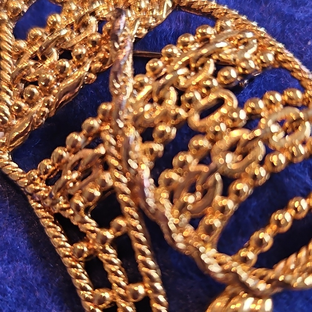 Whimsicle Cat Brooch Of Rope And Chains Design 2 3/4" Costume Jewelry Gold Tone - Picture 5 of 7